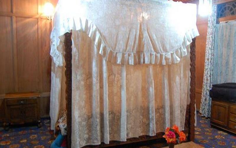 Hazar Dastan Houseboat, Srinagar 5